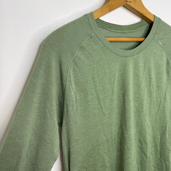 LULULEMON Men’s Metal Vent Tech Long Sleeve Shirt - Picture 3 of 7
